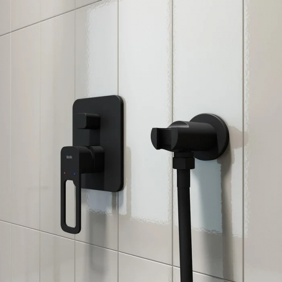 Шланговое подключение IDDIS Built-in Shower Accessories 003BL01i62 с держателем, чёрное