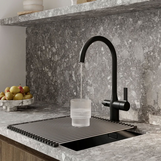 Смеситель для кухни IDDIS Pure PURBLFJi05 с краном для питьевой воды, чёрный