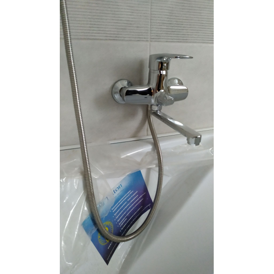 Смеситель для ванны ROSSINKA T40-32