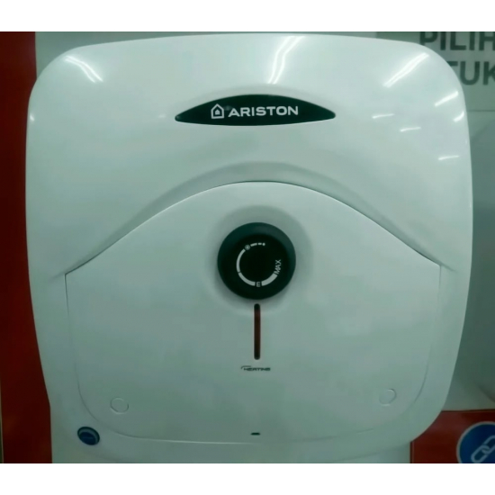 Водонагреватель накопительный ARISTON ANDRIS R 30 над мойкой