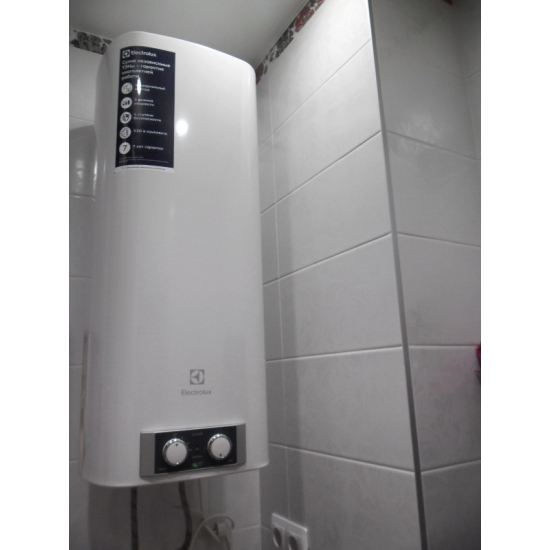 Водонагреватель накопительный ELECTROLUX EWH 100 Formax