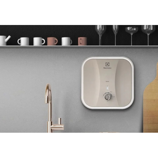 Водонагреватель накопительный ELECTROLUX EWH 15 Q-bic O над мойкой