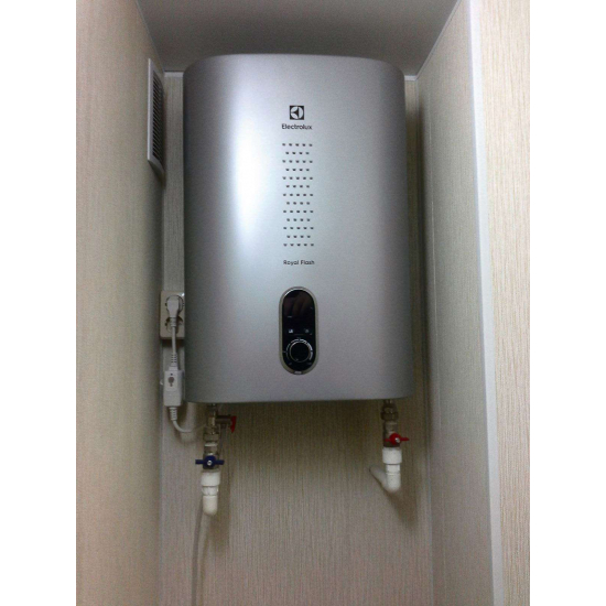 Водонагреватель накопительный ELECTROLUX EWH 30 Royal Flash Silver