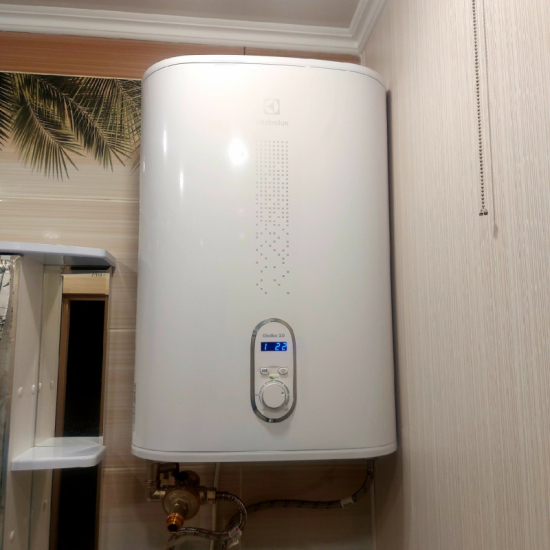 Водонагреватель накопительный ELECTROLUX EWH 50 Gladius 2.0
