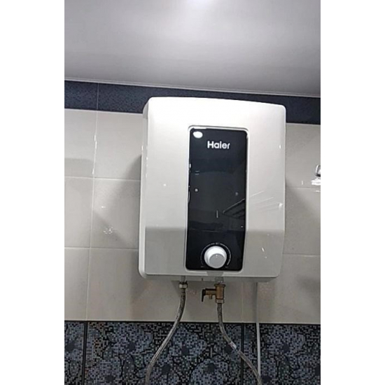 Водонагреватель накопительный HAIER ES15V-Q1(R) над раковиной