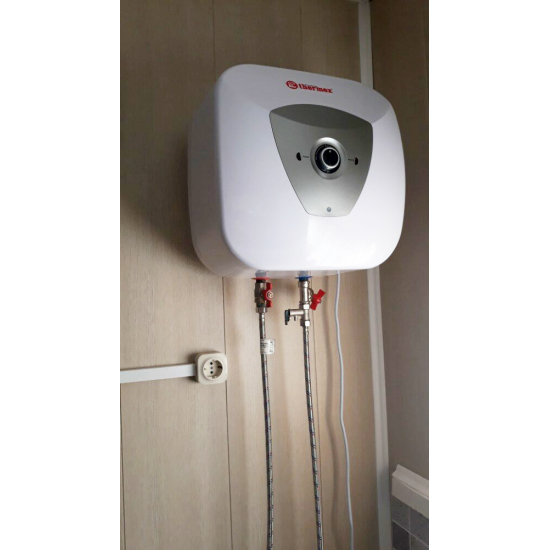 Водонагреватель накопительный THERMEX Hit H 15 O (pro) над раковиной